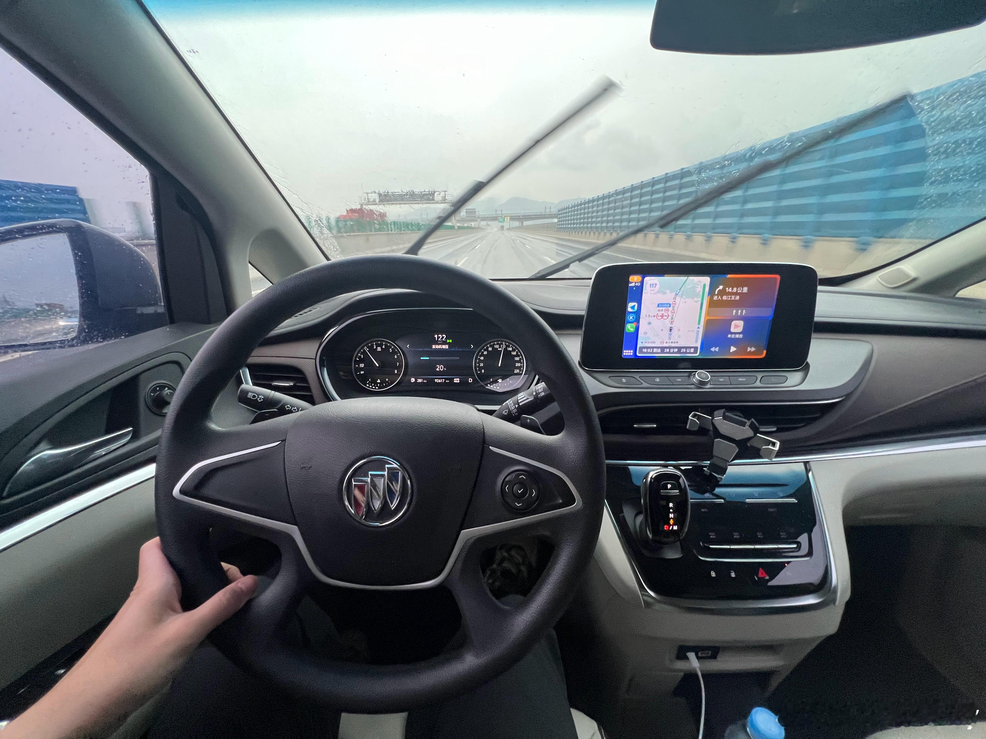 这几天的代步车是一辆23款的GL8 陆上公务舱，也就是胖头鱼最末期，2.0T低配