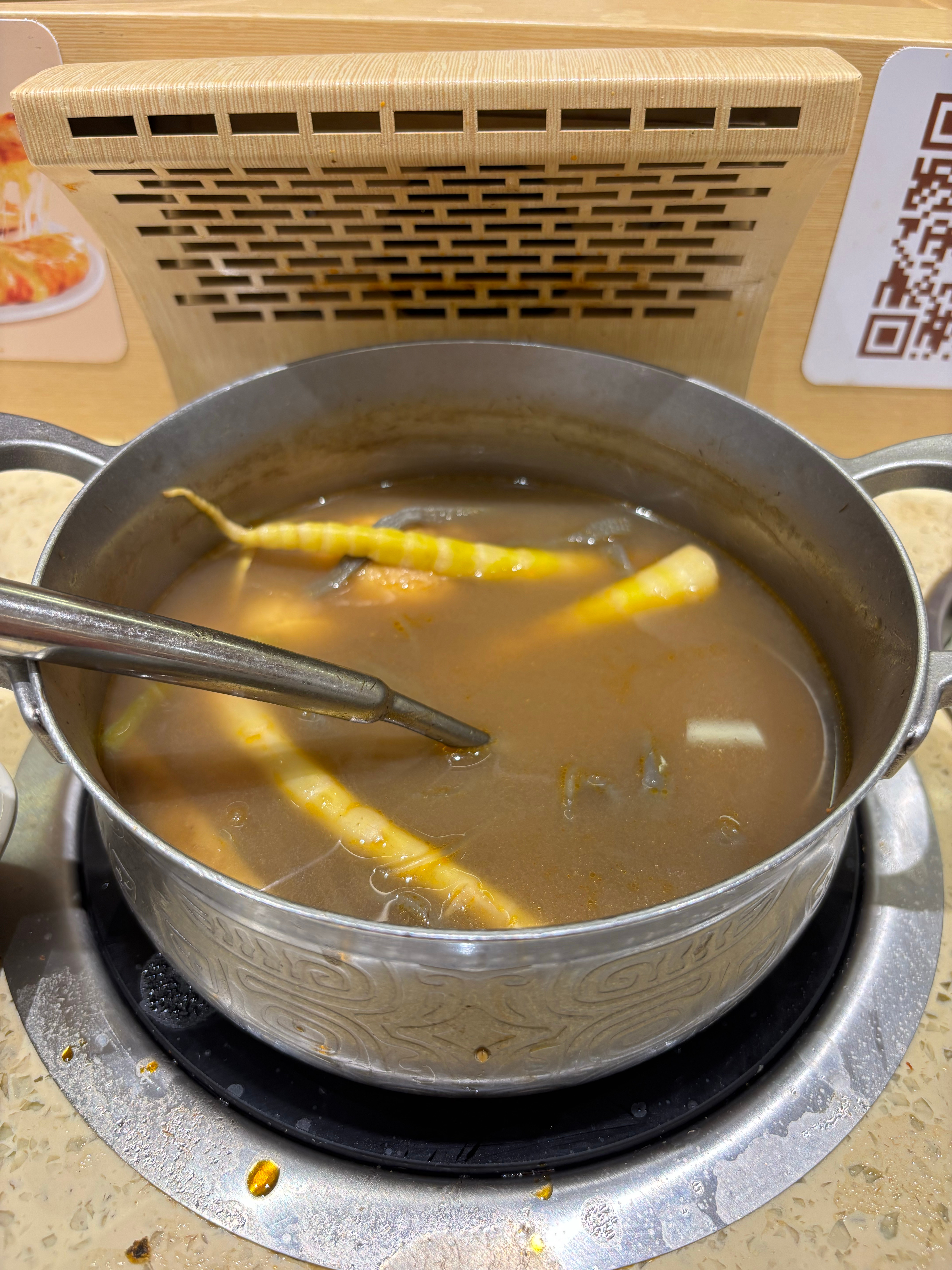 出来吃这个自助小火锅，味道一般，价格也不贵，才60块一个人，大概因为是新开张，人