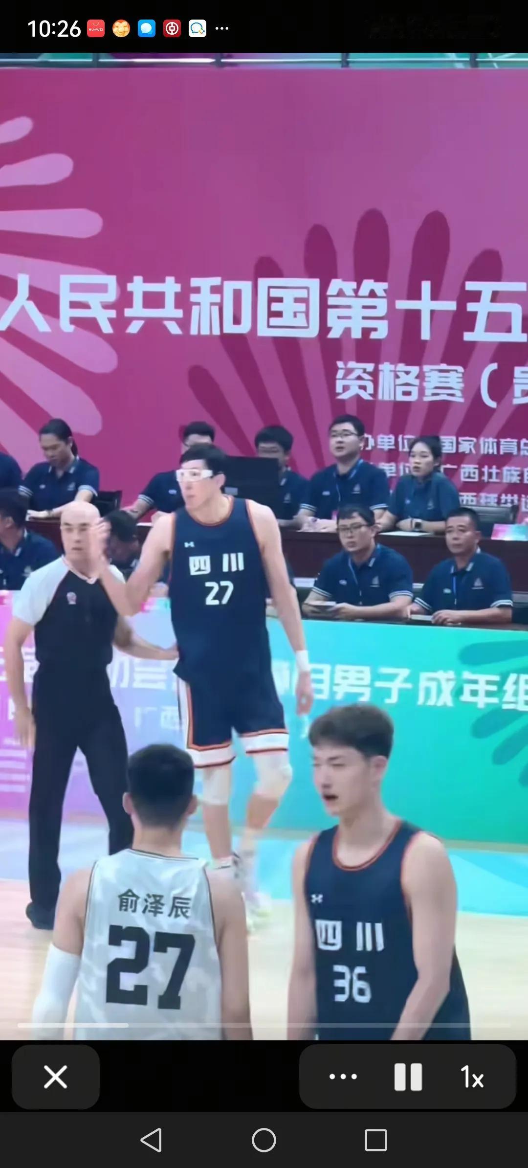 全运会男篮四川与辽宁的比赛中。由于裁判搞双标，惹怒了周琦，周琦不依不饶与裁判理论