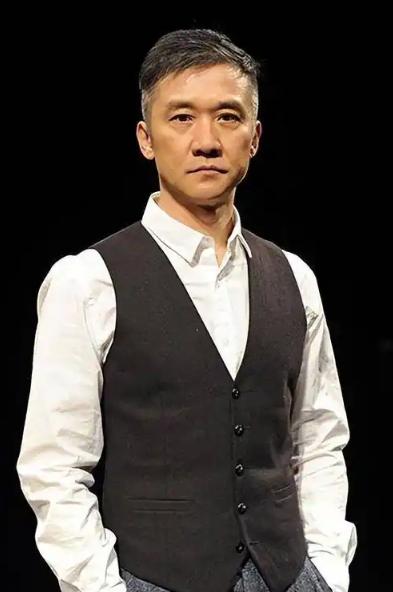 把几千万豪宅和儿子全留给前妻，自己净身出户。黄志忠以为这是对何音最好的补偿，结果