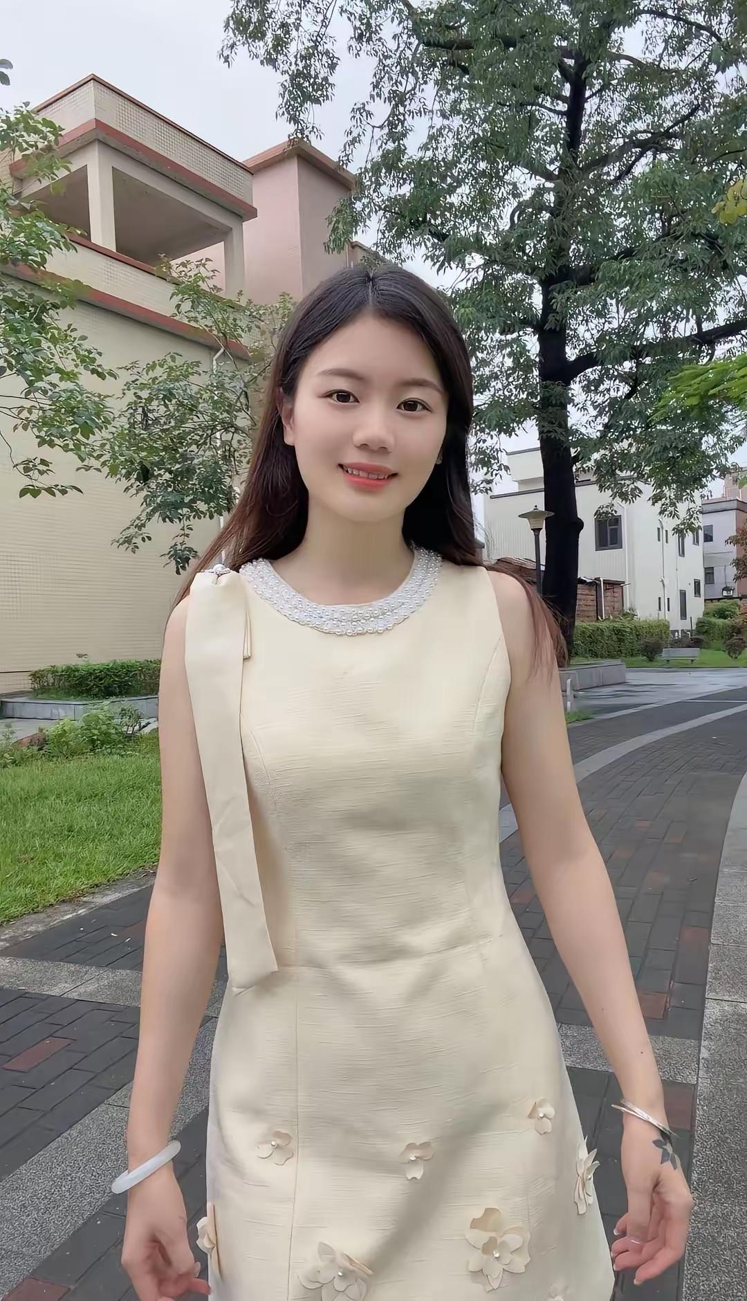 如果我和你出去逛街，你会请我吃什么东西呢？