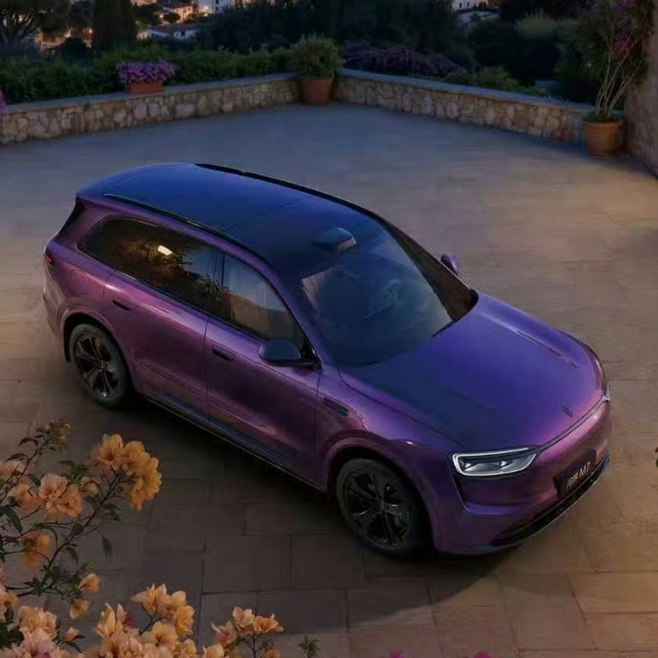 鸿蒙智行问界M7夜紫官图发布 低调中又透露着躁动，各位，喜欢吗？ 