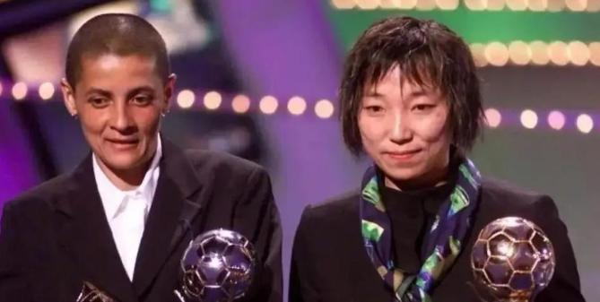 一个几乎不看球的男人，娶走了中国女足史上最伟大的前锋。2009年孙雯在上海低调领