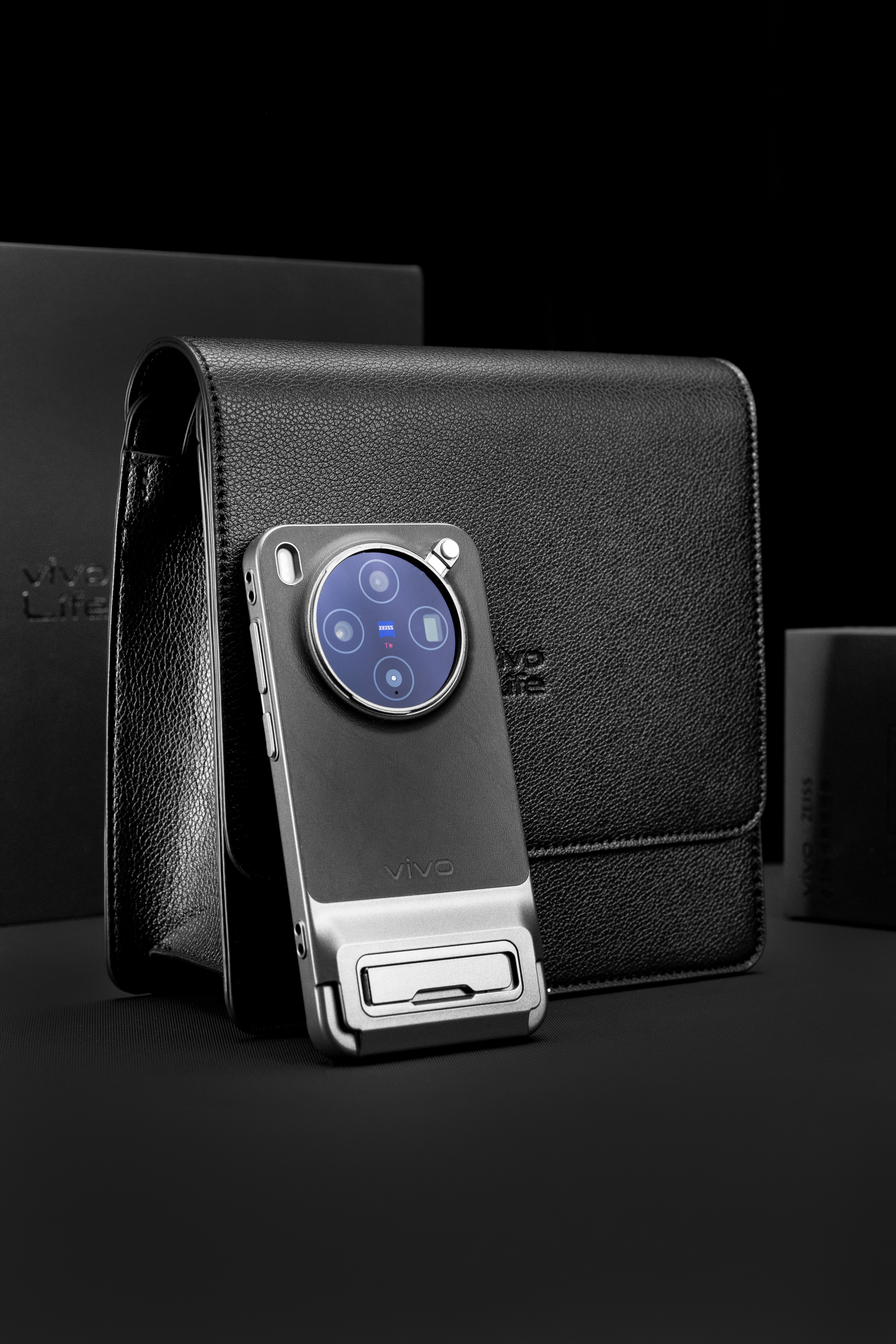 vivo 给我寄了一个 vivo Life 摄影包，咱就是说作为摄影博主拿着 v