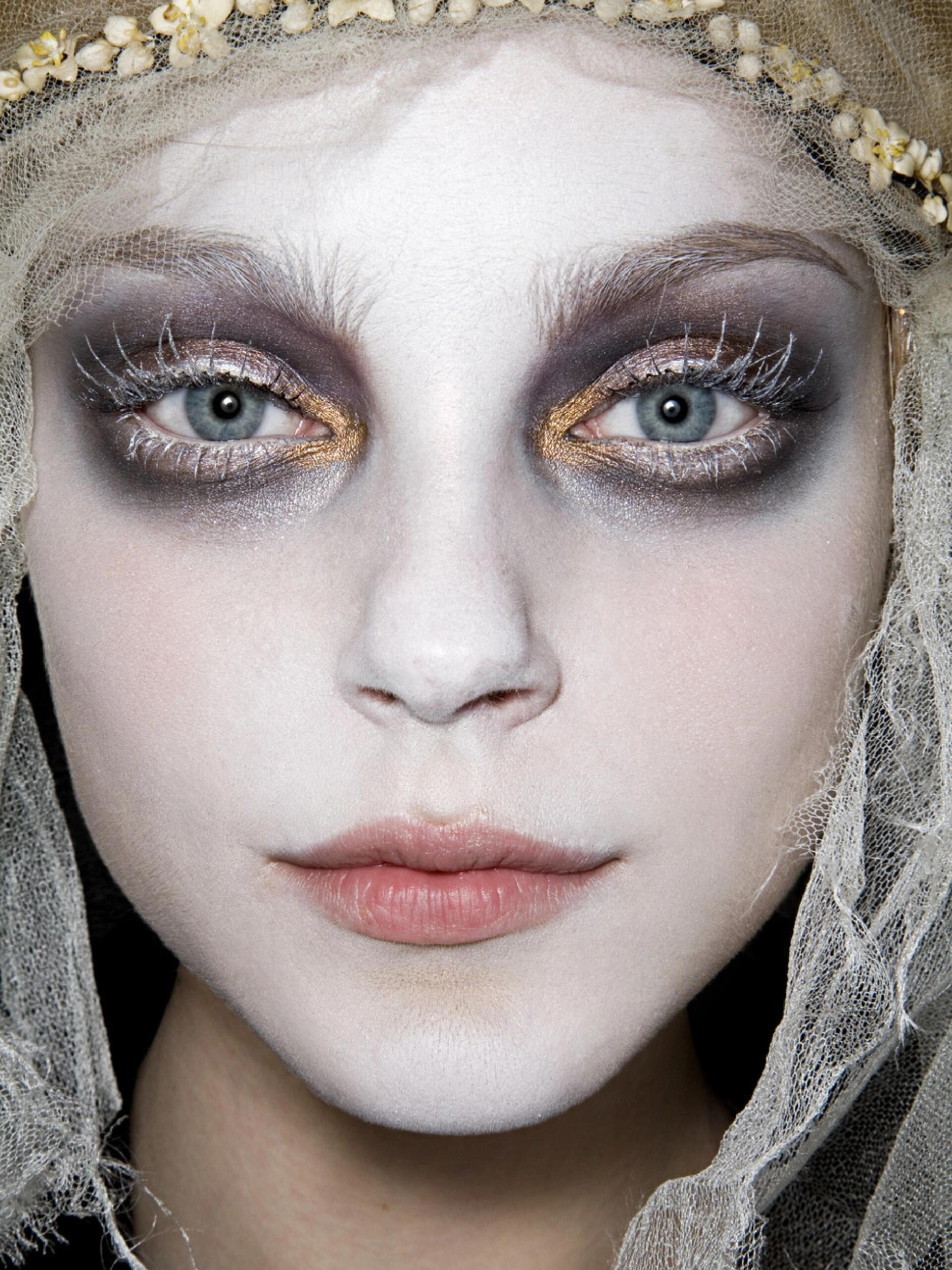 John Galliano 2009秋冬高定秀场妆造｜审美积累由杰西卡·史丹Je