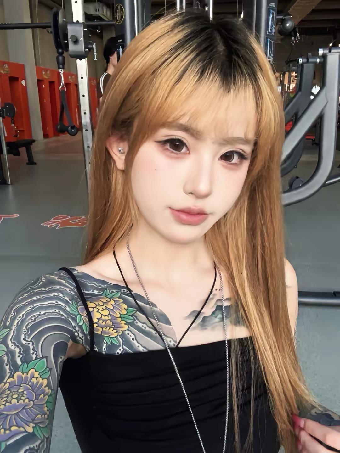 兄弟们我女装好看吗