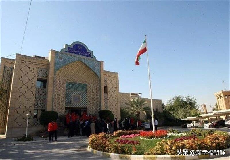 多哈：伊朗军事和安全武官须在24小时内离开卡塔尔
卡塔尔外交部表示，已要求伊朗大