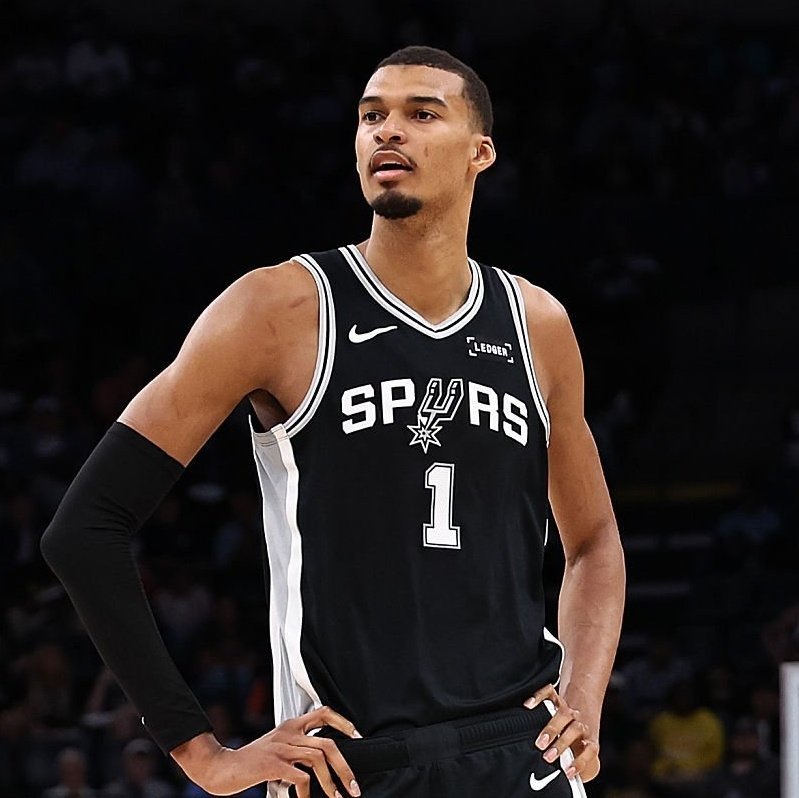 韦德播客节目谈到文班亚马：“如果你是篮球迷，你一定会喜欢这家伙的心态，他骨子里带