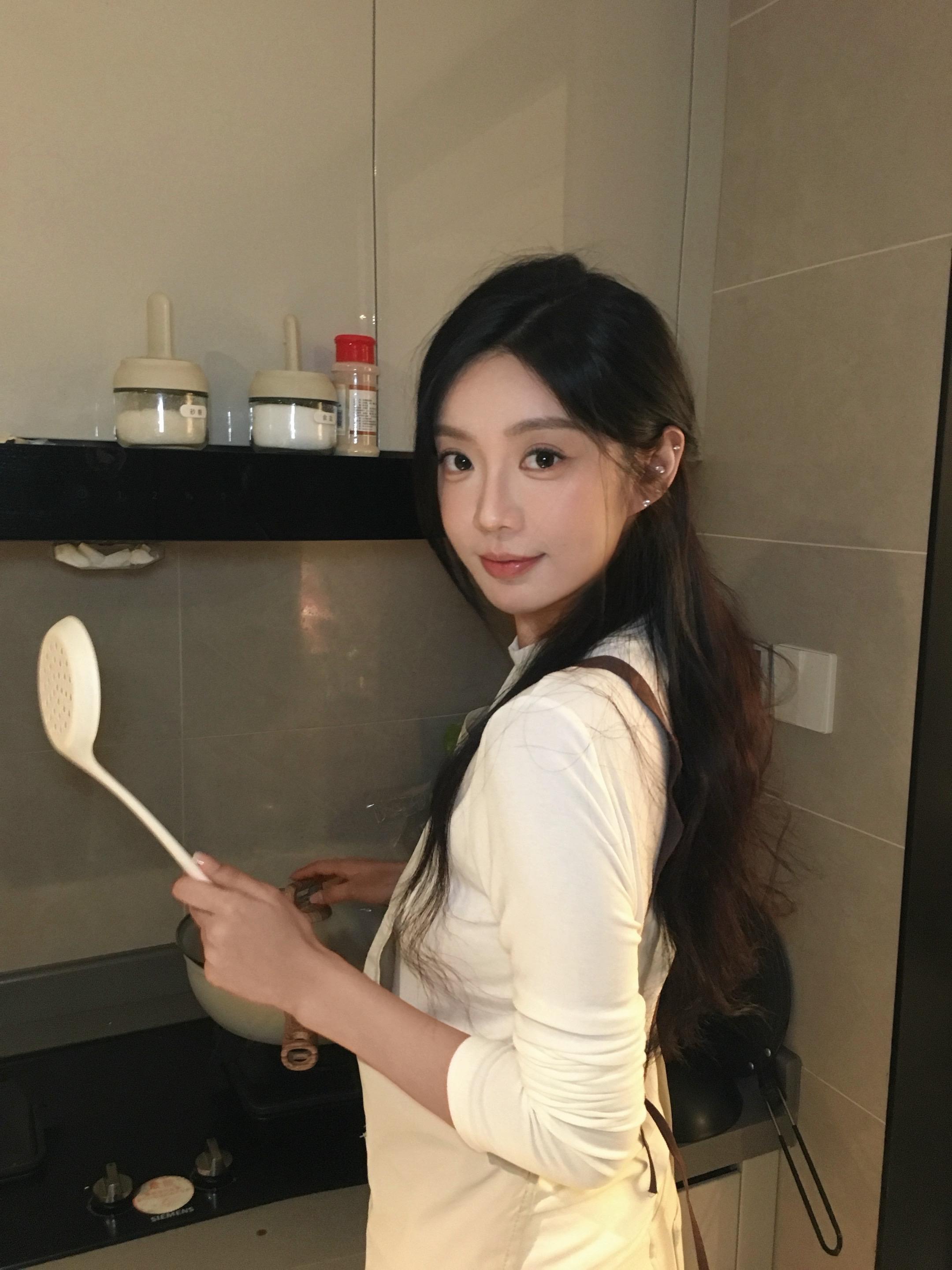 她的好没有任何目的，所以冷漠起来也没有余地