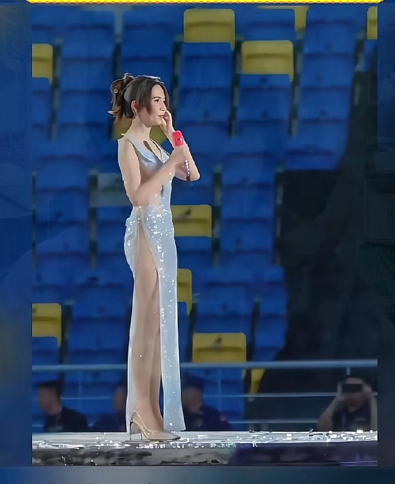 莫文蔚的骨感美真是不一般。娱乐圈排名第一，顶级美。