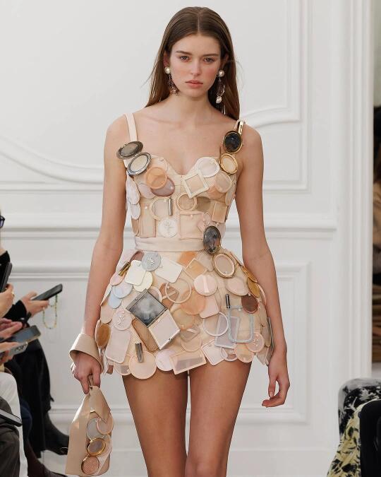 This Givenchy FW 2025 dress 🪞💐🪽