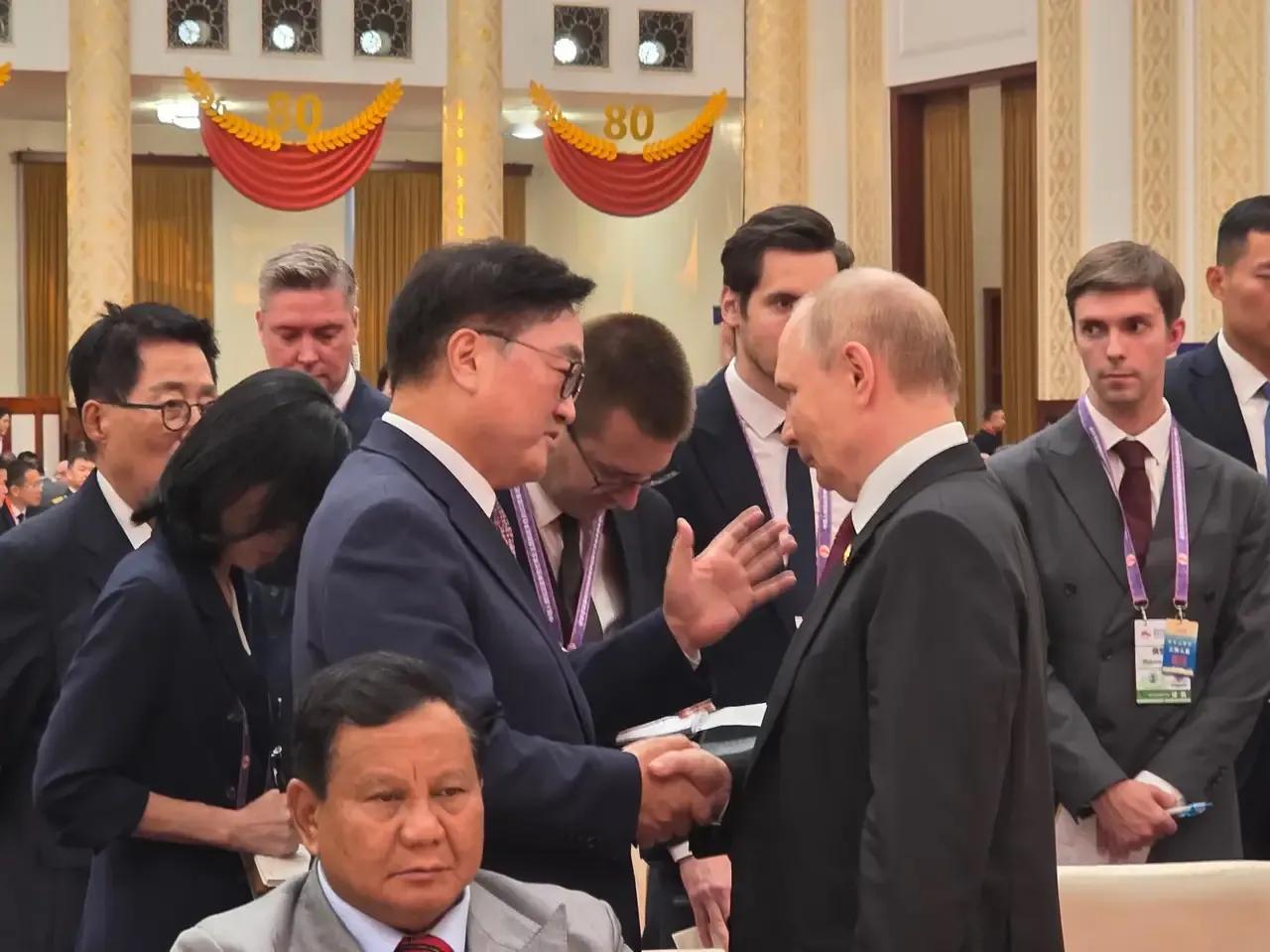 韩国国会议长禹元直不辱使命，圆满完成李在明交代的任务。
禹元直受邀出席我国胜利纪