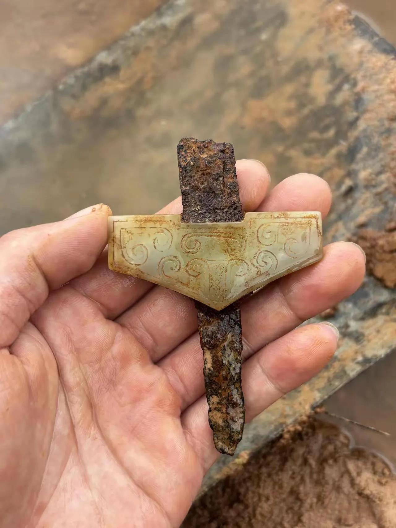 河边偶然捡到的，这是什么宝贝？我是不是要发财了？