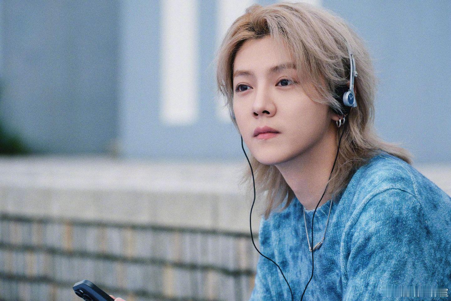 #鹿晗[超话]#你的出现对我来说就是一束光𝒀𝒐𝒖𝒓 𝒑𝒓𝒆𝒔𝒆