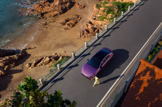 深蓝L06开启预售！13.99万起，溜背轿跑、无框车门、电动尾翼、大卡钳，从设计