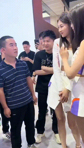 老哥的眼睛就是尺
盯的时间长短和颜值成正比