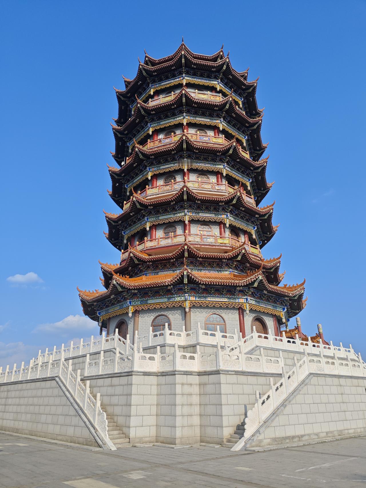 乌兰察布好风光

乌兰察布，塞上江南，草原辽阔，地势平坦，碧水河畔，高楼林立，道