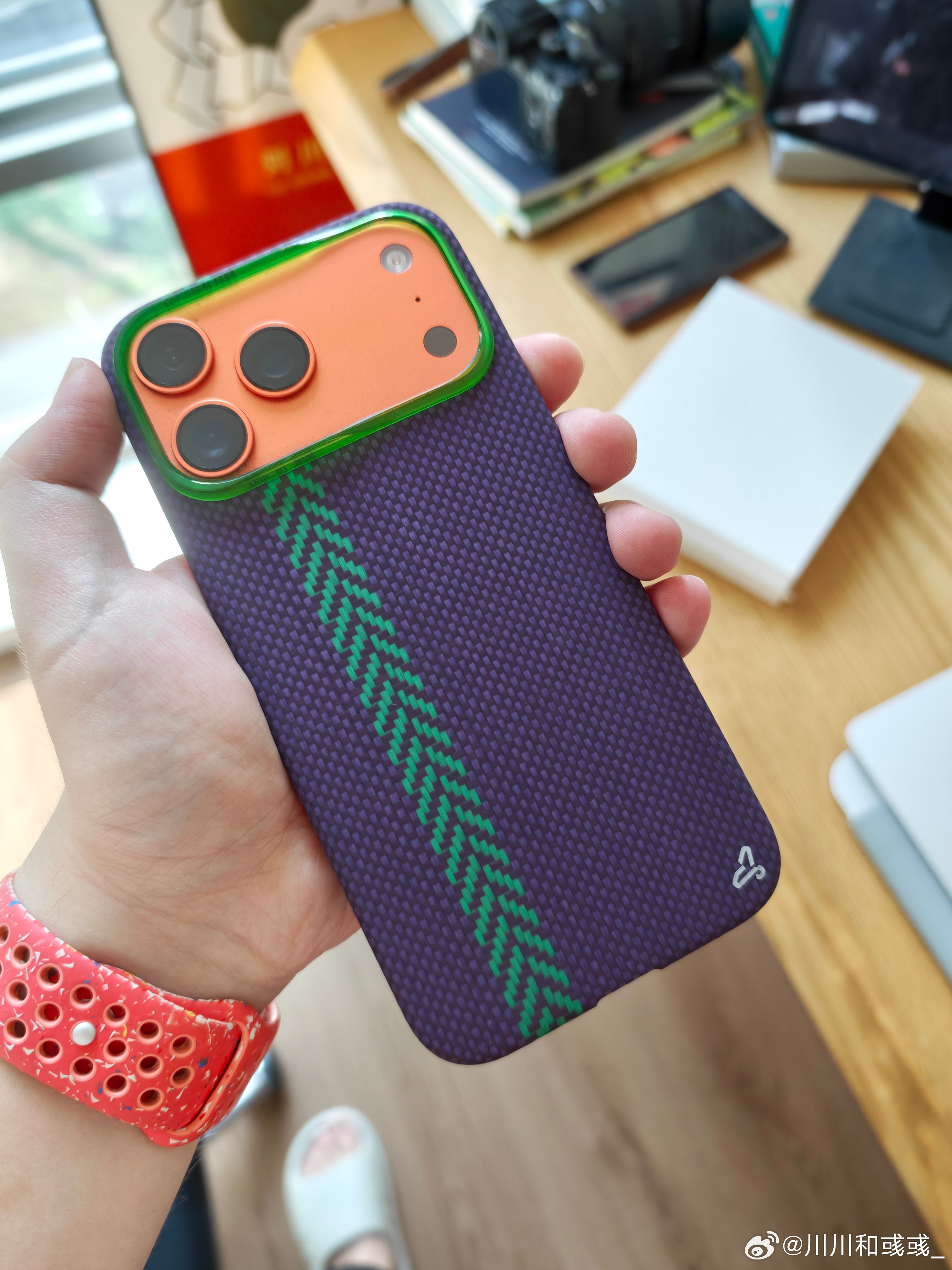 又收到了iPhone 17 Pro Max的手机壳，不得不说，现在的手机壳真的是