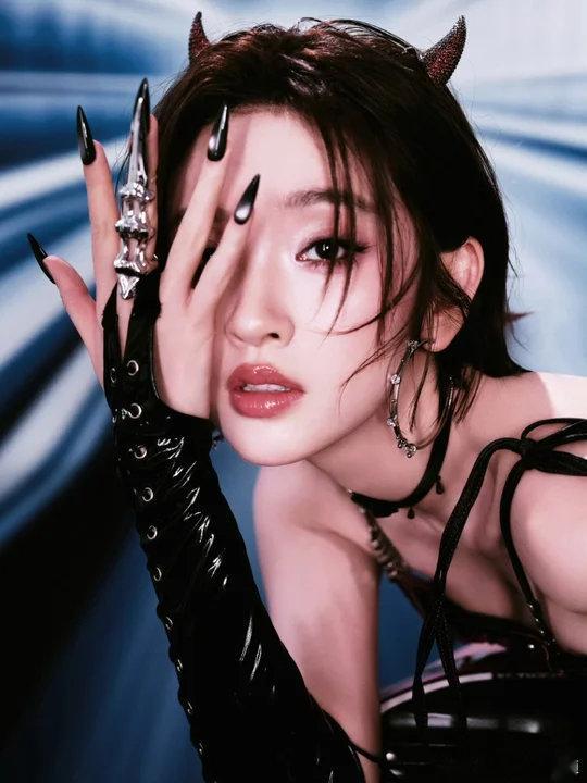 唐艺昕甜盐一体唐艺昕恶魔角辣妹 唐艺昕浪姐二公造型来了，恶魔角辣妹！！ 