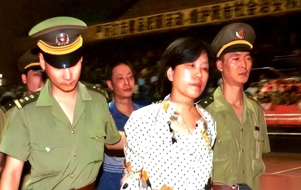 “我就跳个舞，就要枪毙我！我不服！”
1985年的西安刑场，一个44岁的单亲妈妈