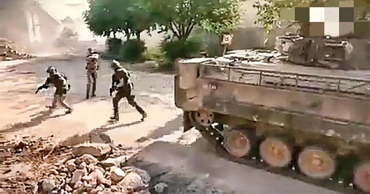 1.8万名乌克兰步兵已经在英国接受了训练。作为生力军将很快投入战场。

英国国防