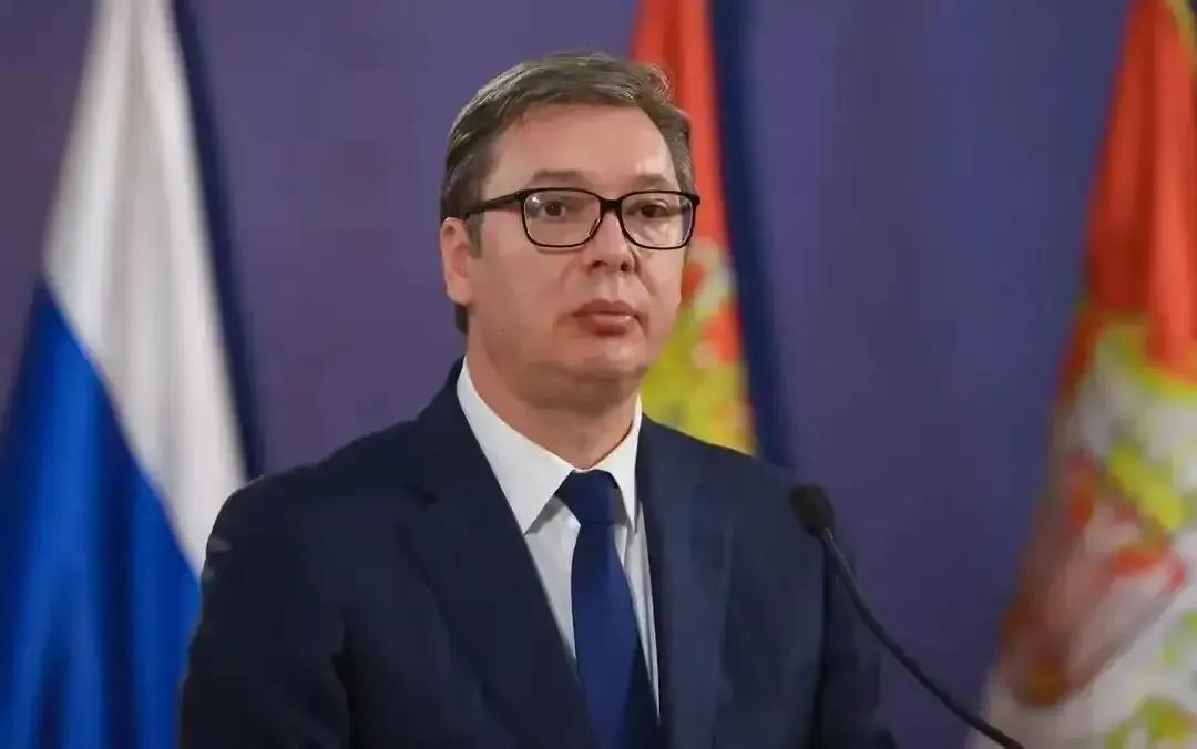 武契奇是铁了心要一路向西。下面梳理一下他近期的一些活动和表态。

1.11月10