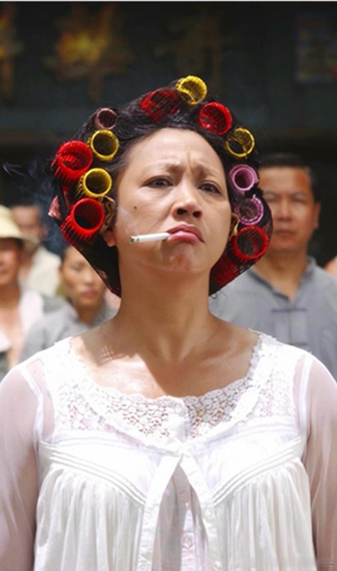 #林允包租婆##林允发型有包租婆那味了#卷 发 筒 的 数 量 惊 人，我 竟 