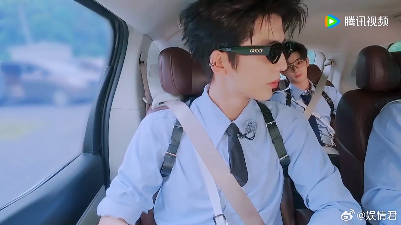 丁程鑫当老大被刘宇宁张凌赫追着怼哈哈哈哈哈哈团长被少帅和保安追着怼 
