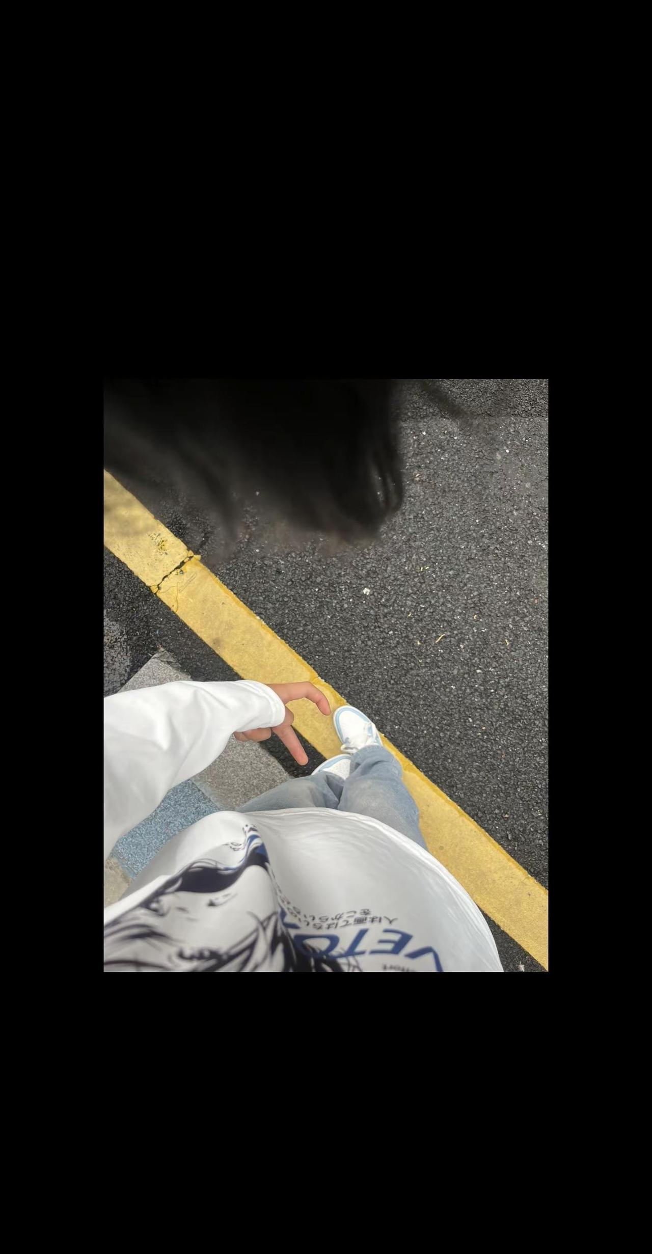 你好像每天都很忙 有台球要打 有觉要睡 朋友喊你也要去 你好像抽不出时间来陪我 