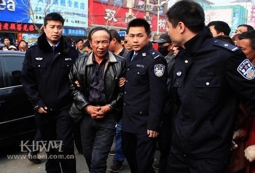背负命案潜伏27年！河北男子杀妻后远赴内蒙古改换身份，做牲口生意组建新家，落网消