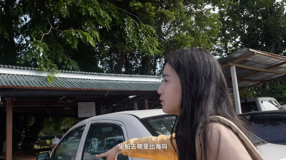 卢昱晓有在认真感受世界看浮潜也太快乐了吧！跟小鱼🐠贴贴嬉戏的样子，看得我心都化