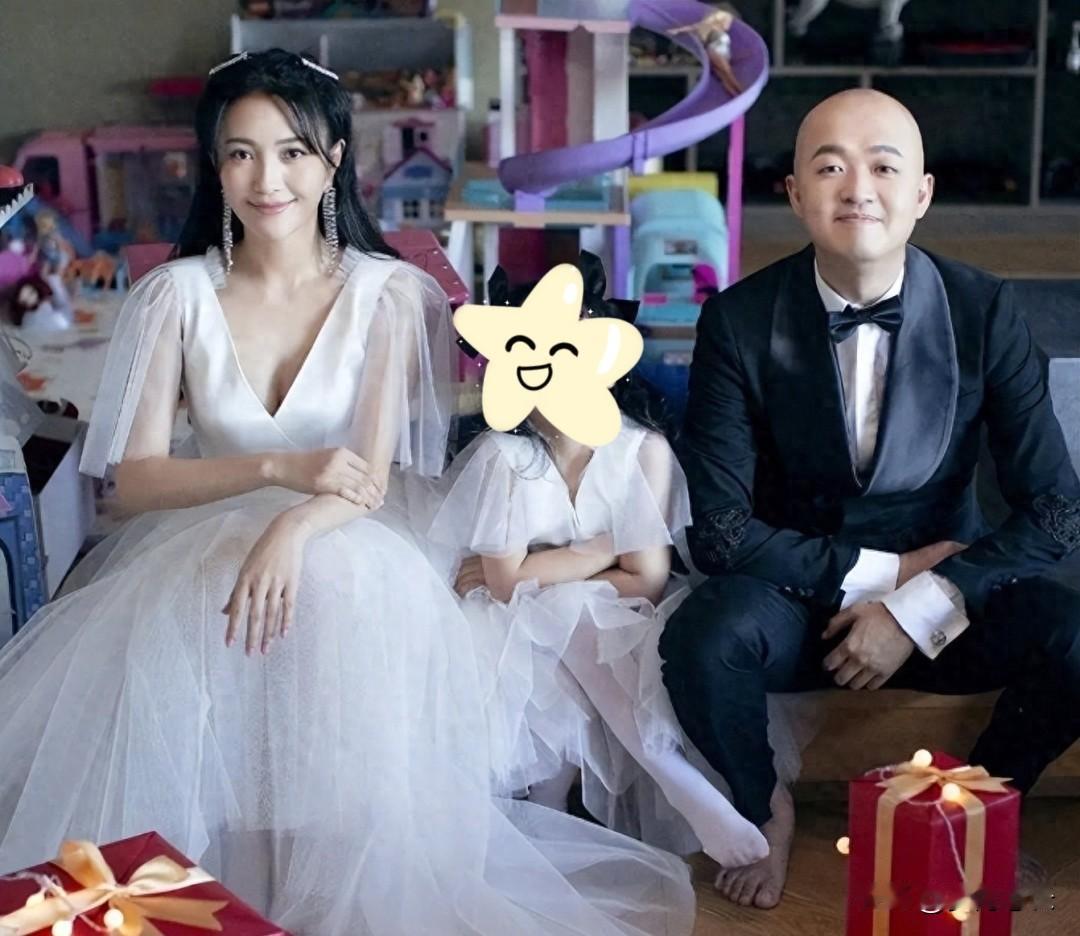 一开始以为包贝尔会发律师函，
后来觉得包文婧会出来“辟谣”，
但唯独没想到的是，