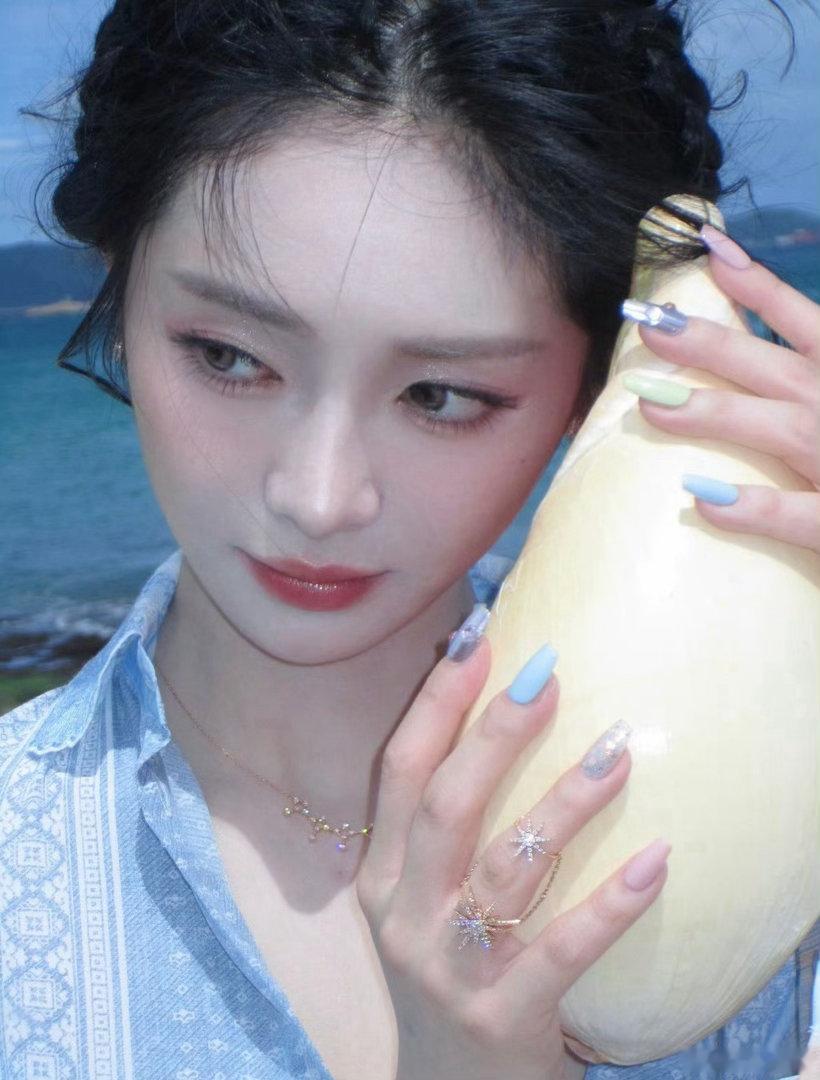周洁琼海盐芝士妆海盐味的周洁琼好漂亮 今天的造型真的是把浪漫程度拉满了，周洁琼海