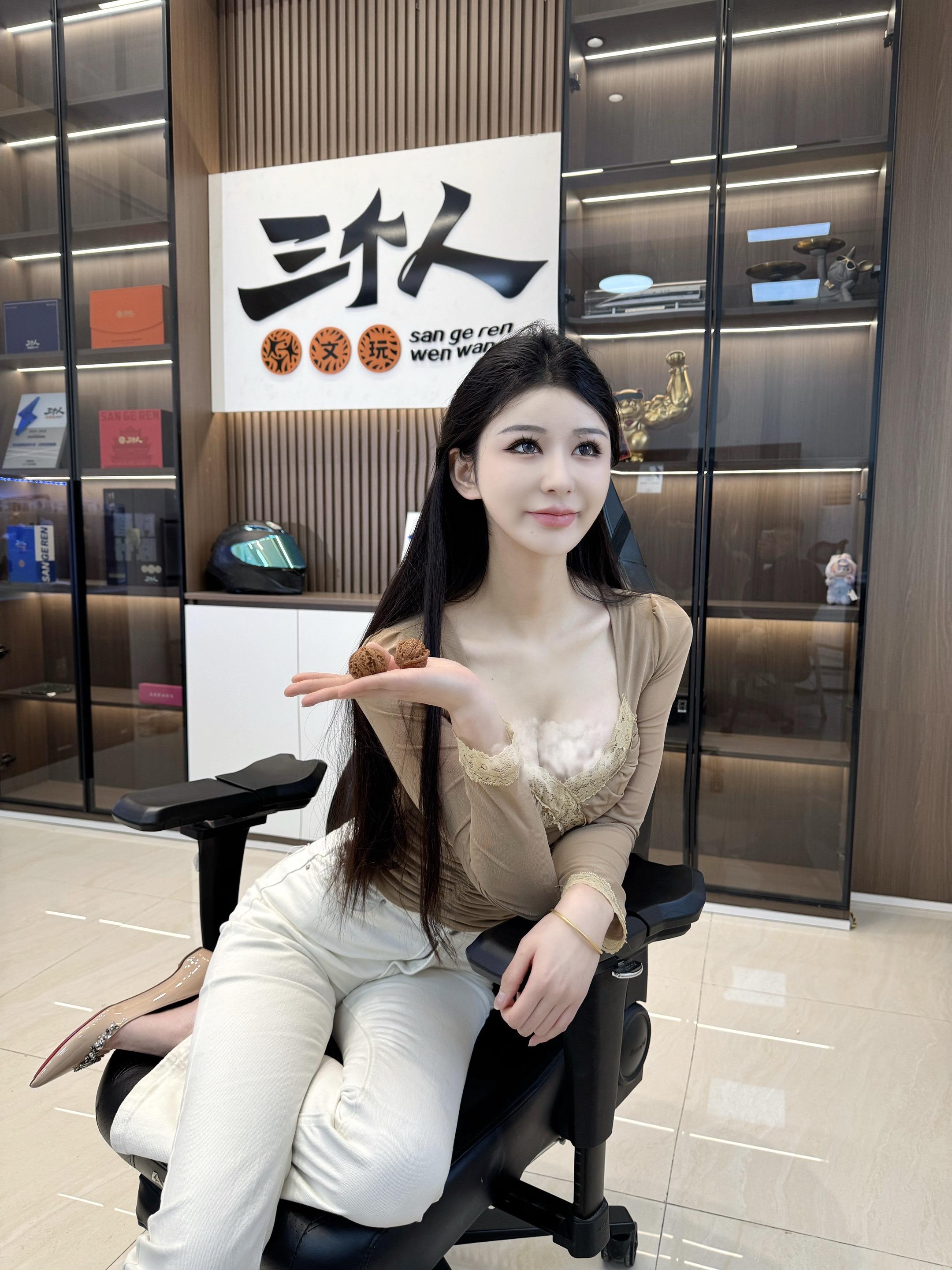 人总会执着于第一眼喜欢的东西