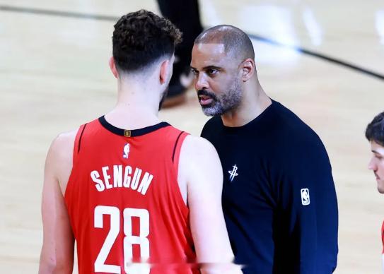 乌度卡：杜兰特被包夹带来了机会，但申京连续两场打得太犹豫2026年4月22日讯—