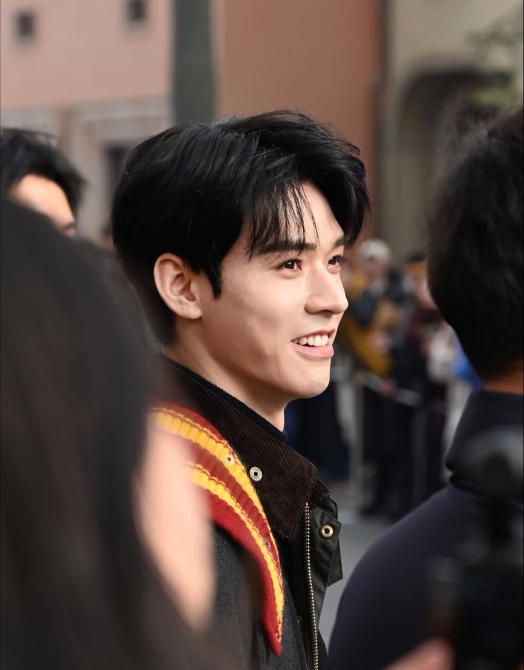 北京环球影城偶遇龚俊刚刚有网友在北京环球影城偶遇龚俊了！本人真的比电视上还要帅好