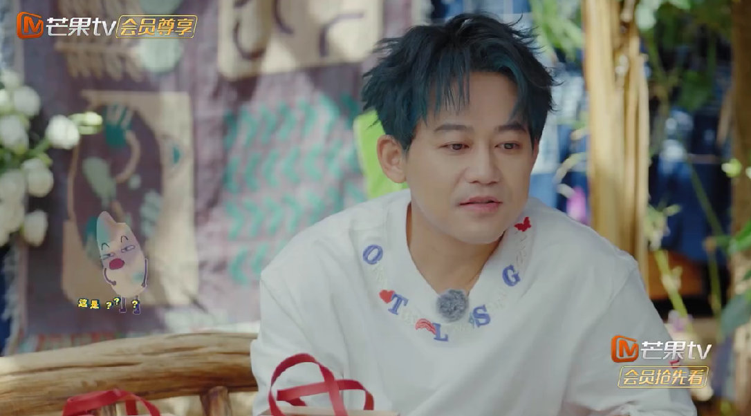  苏醒的表情演都不演了快乐老友记 导演组套路太深，苏醒表情演都不演了，每帧都是表