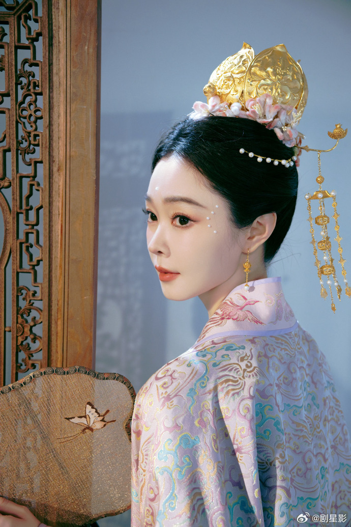 宋轶京城贵女具象化了宋轶京城贵女具象化了，珍珠妆容的韵味真的是更加典雅！完全就像