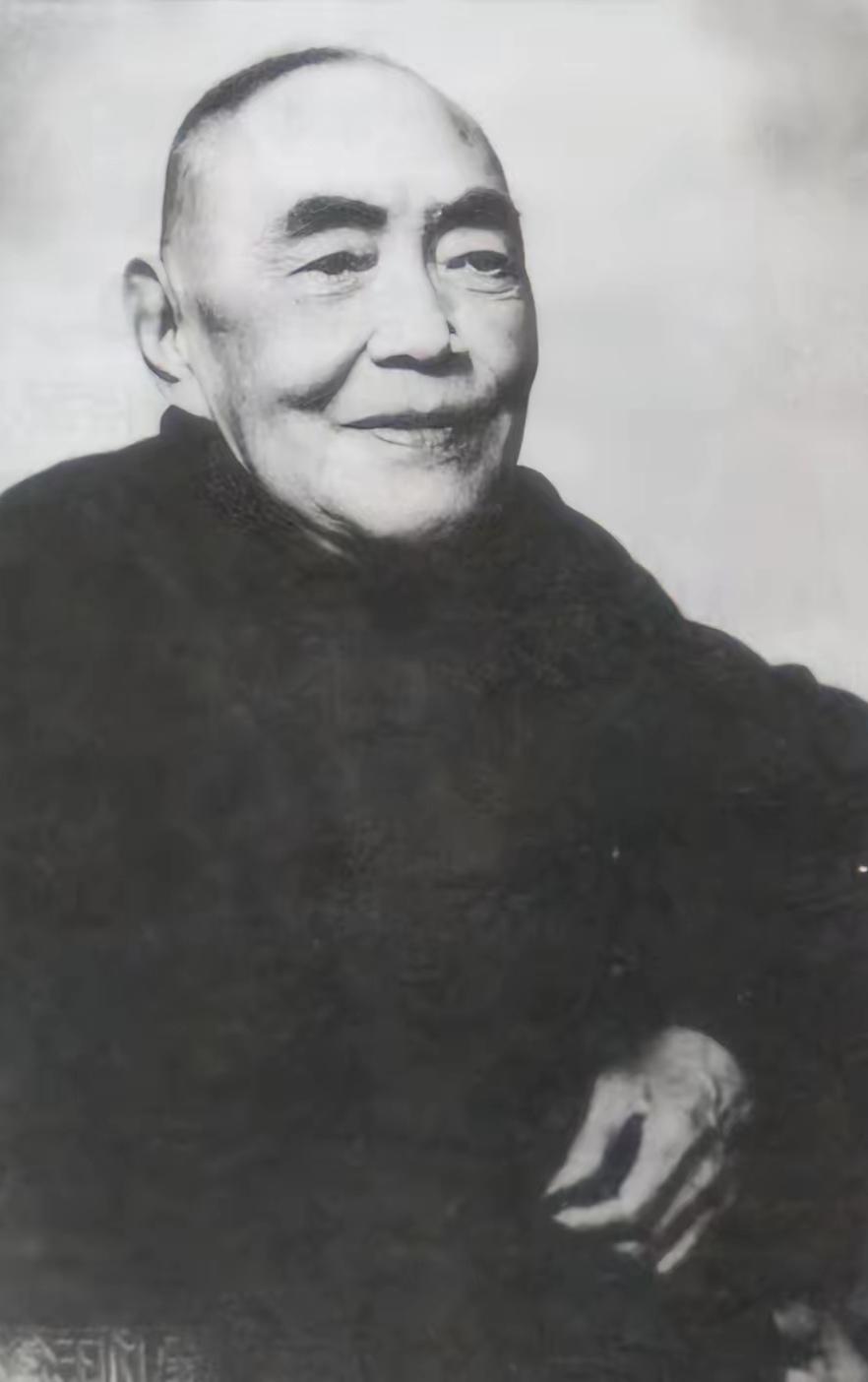 南京博物院这次麻烦可大啊！
我特地去查了庞莱臣
发现不仅他自己是收藏大家，背后家