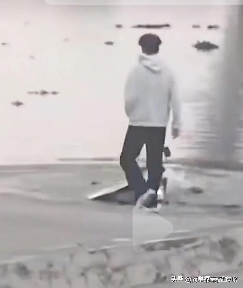 泪目！这是广东揭阳京浦轮渡15岁救人少年生前最后的影像，当天他身姿挺拔，穿着干干