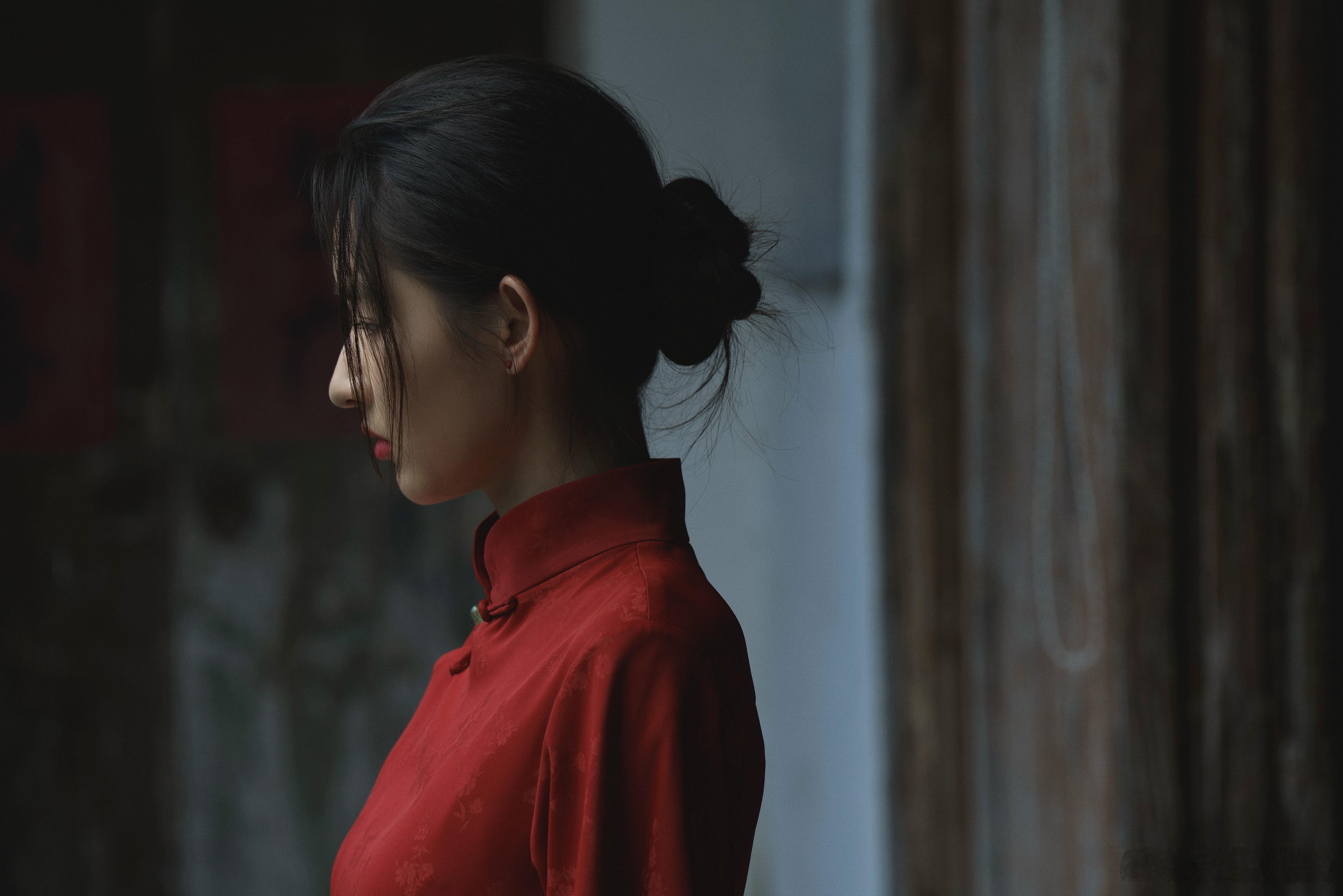 王玉雯无声反抗太带感了 王玉雯的陈菜菜演得太绝！被逼订亲切西瓜，把所有愤怒都压在