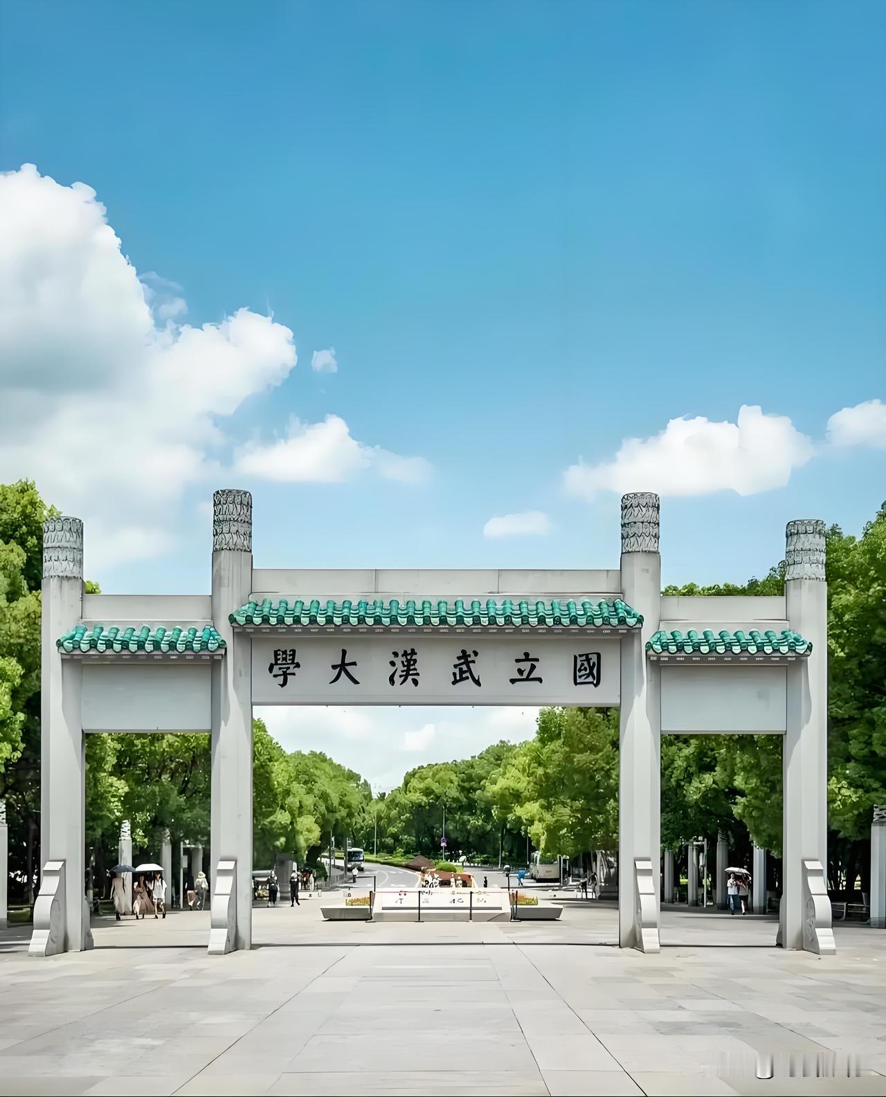 武汉大学敞开大门，究竟打了谁的脸？

去年这个时候，武大还是实行的“周末预约制”