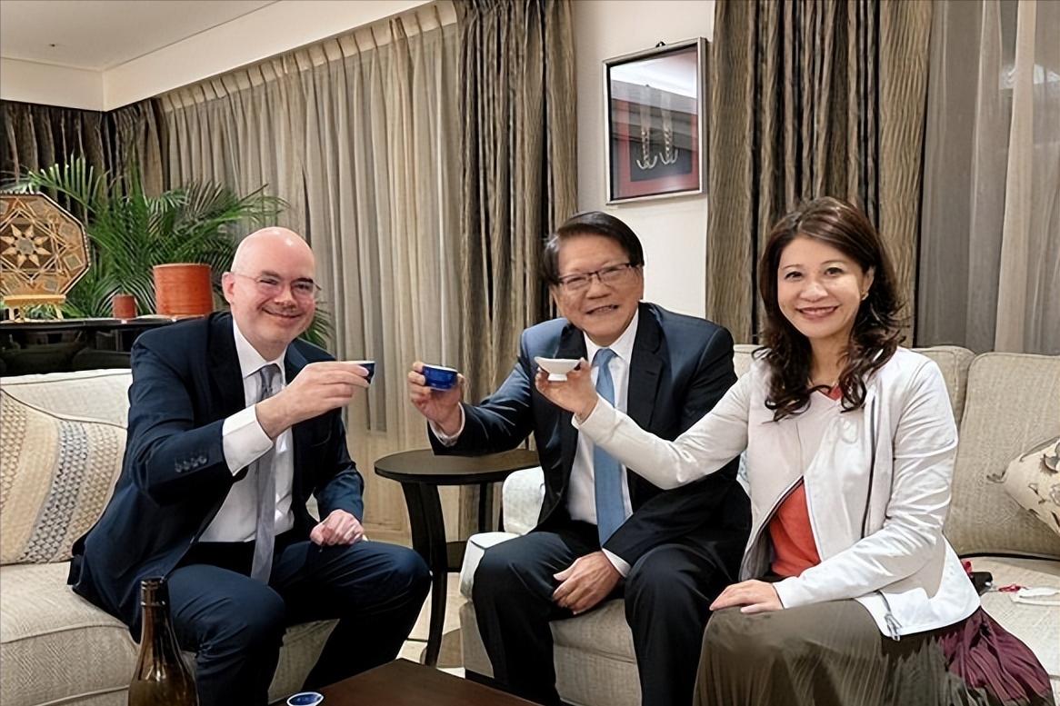 大陆严厉点名谷立言，民进党当局满心追捧，到头来不过是引火烧身。

 7 月 8 