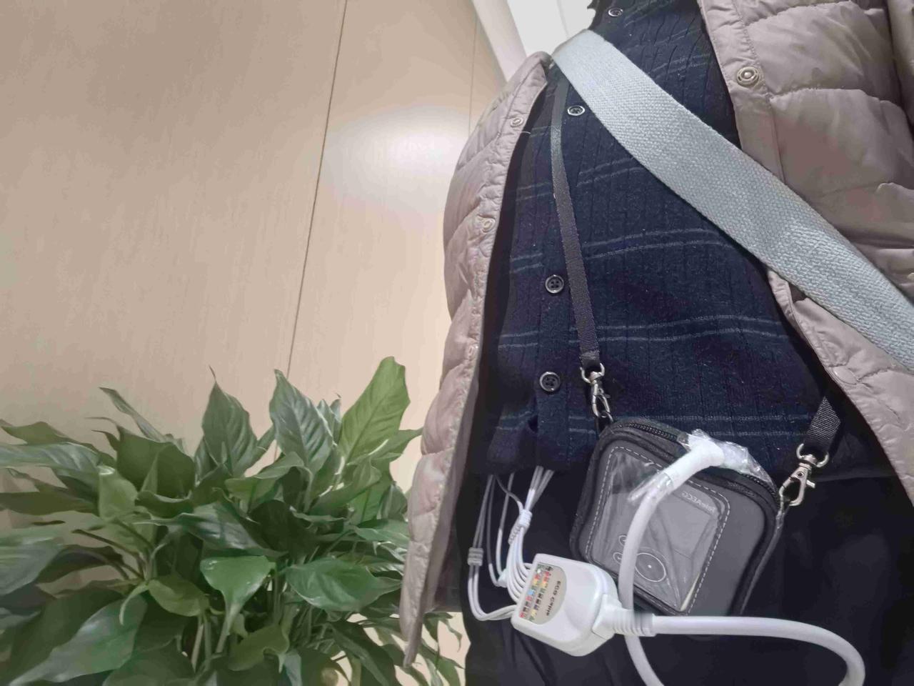 我的今日状态：🥲强颜欢笑
我这里的天气：☀️晴天
今天晒图：我第一次戴上了动态