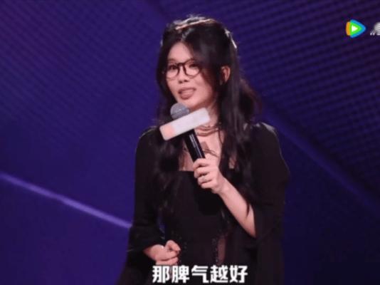 原来整容是假体越假脾气越好我去真理啊！陈晓靖说她整容之后再也没跟人吵过架，因为怕
