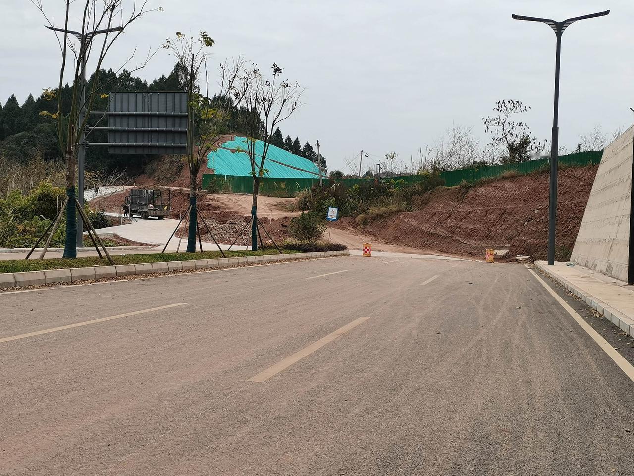 看马上就年底来看看迎宾大道最新进度吧！今天是2025年12月23日，马上就到26