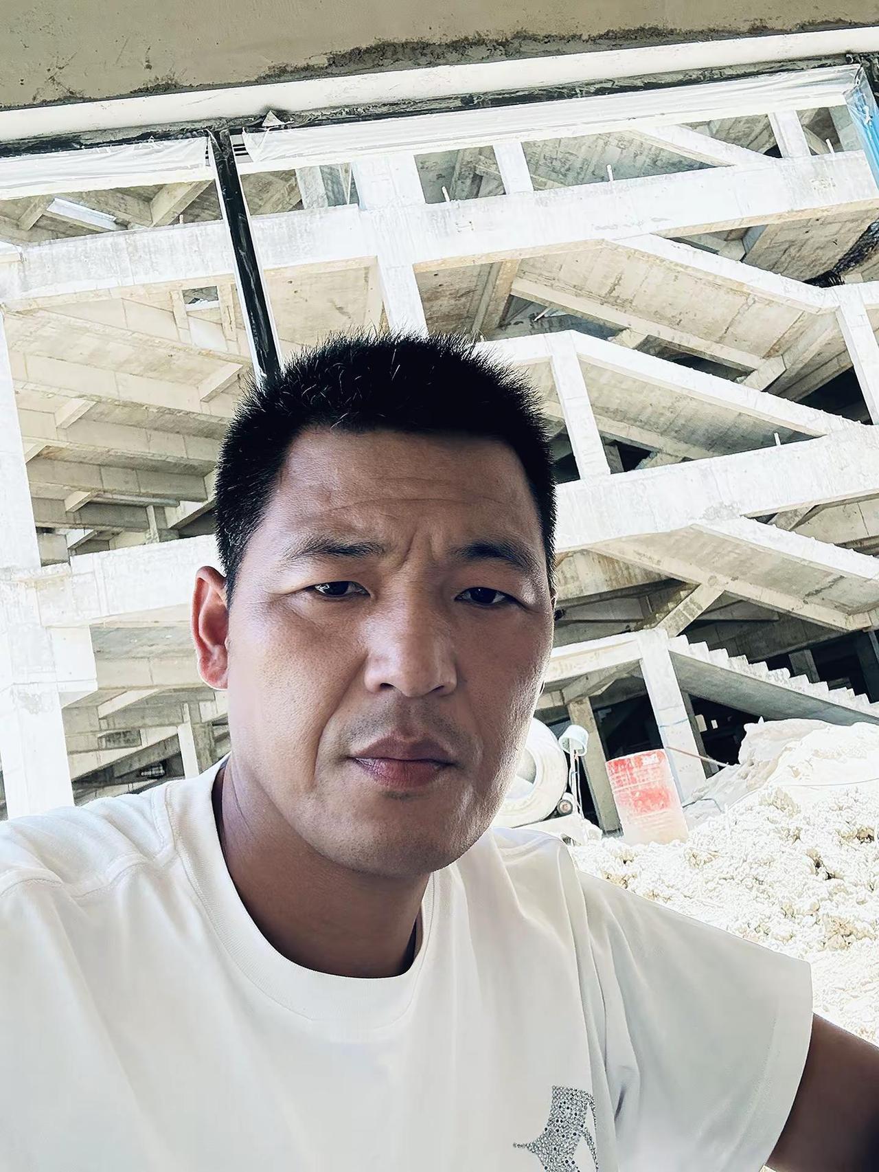有劲的音乐，无力的生活。