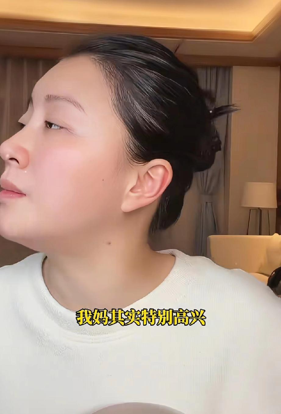 应该很满意
说起新恋情，李嘉格说:“我妈其实特别高兴，我妈在没见他之前，先觉得我