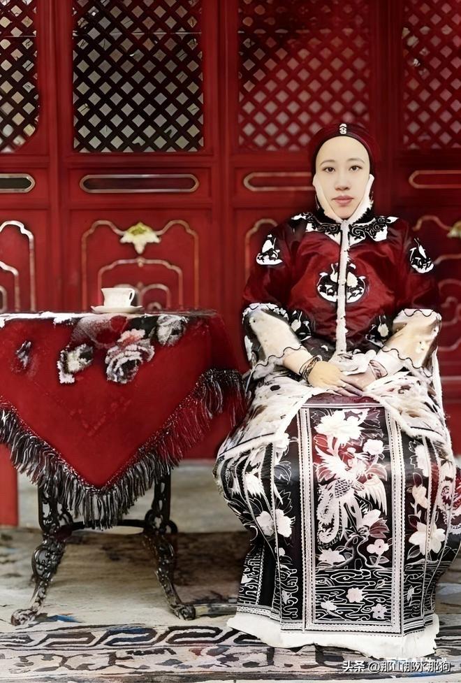 风流成性的袁世凯长年盛宠姿色平平的五姨太。五姨太有什么样的魅力，让垂涎美色的袁世