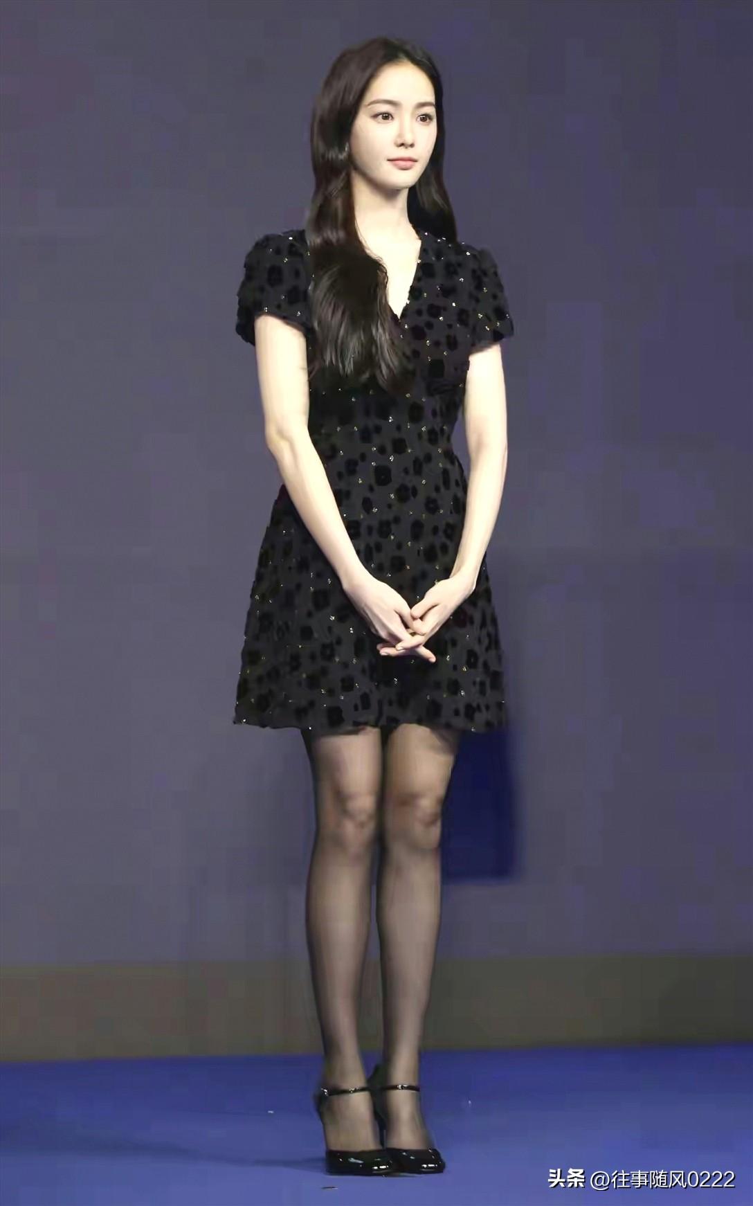 优雅黑裙，气质女神，时尚感爆棚